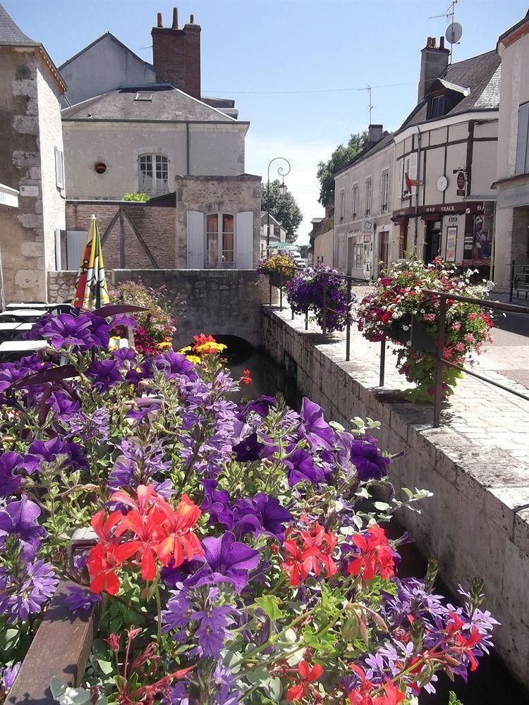 Le Relais Des Templiers Hotel Beaugency Exterior photo